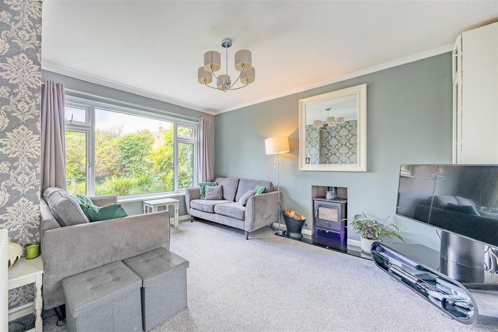 Property photo 2 of 30 Lounge