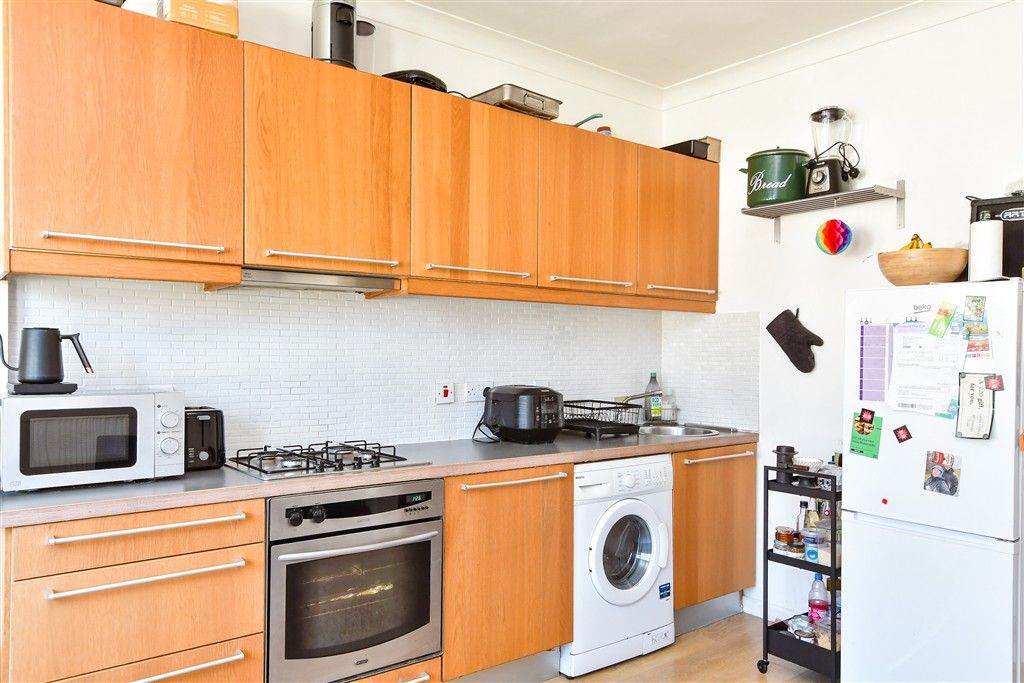 Property photo 3 of 10 Lounge/ Kitchen