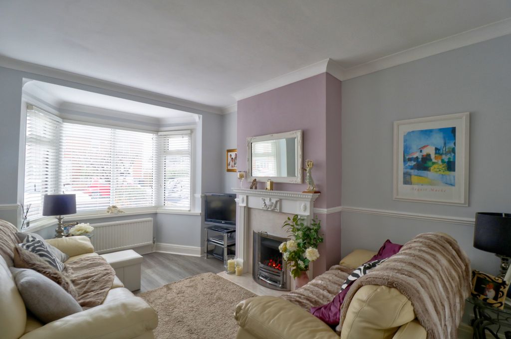 Property photo 3 of 26 Lounge 1.1