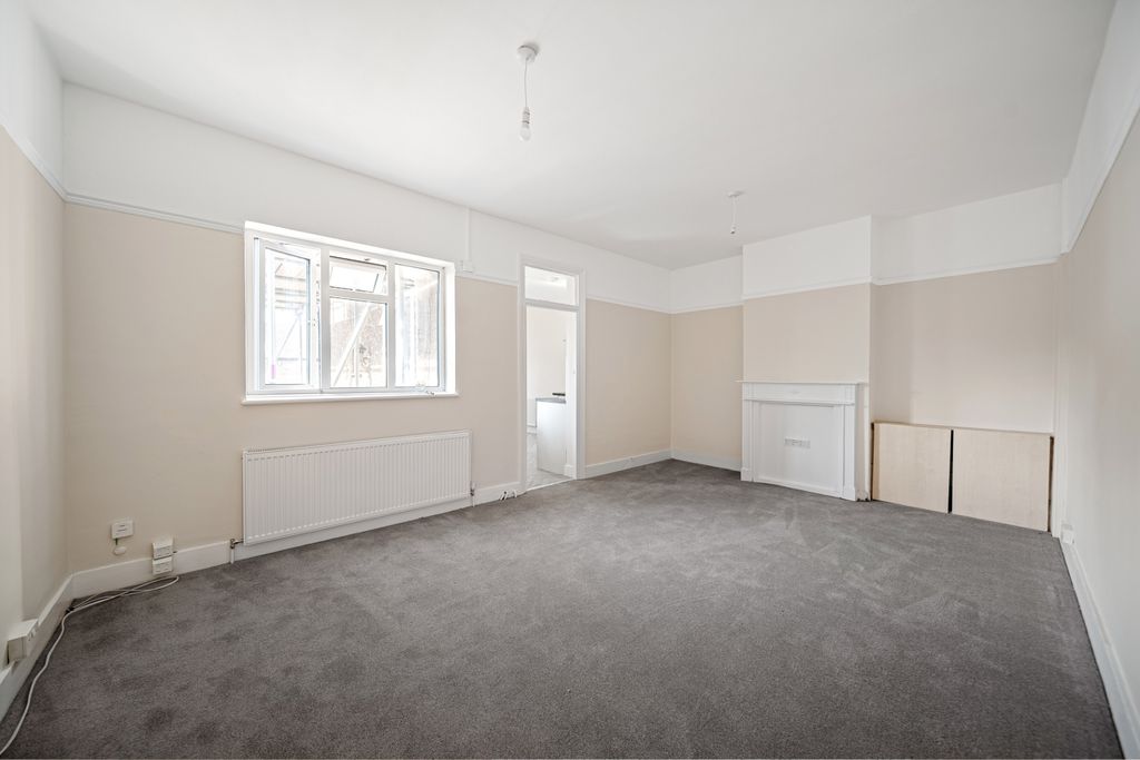 Property photo 2 of 11 Photo 8