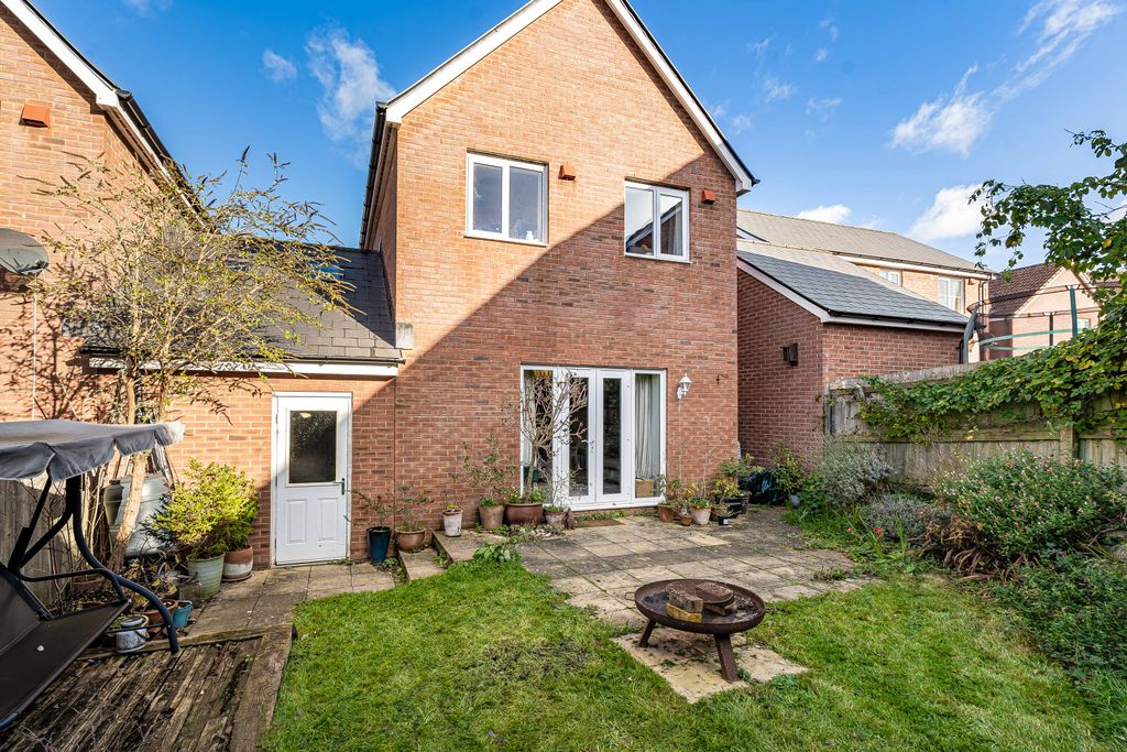 Property photo 2 of 17