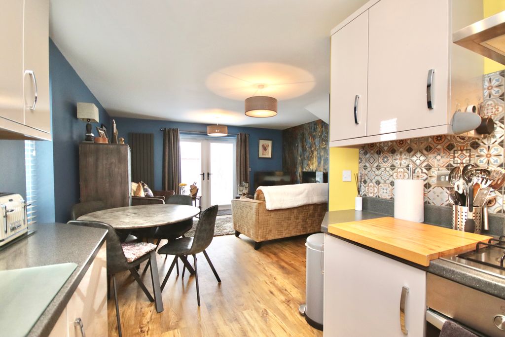 Property photo 3 of 22