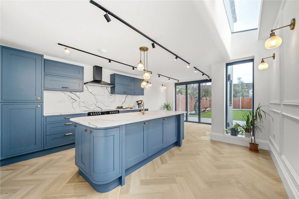 Property photo 3 of 31 Picture No. 32