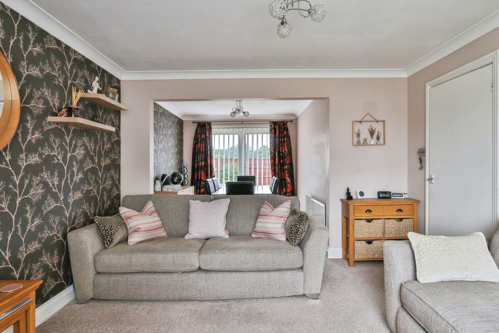 Property photo 2 of 17 Photo