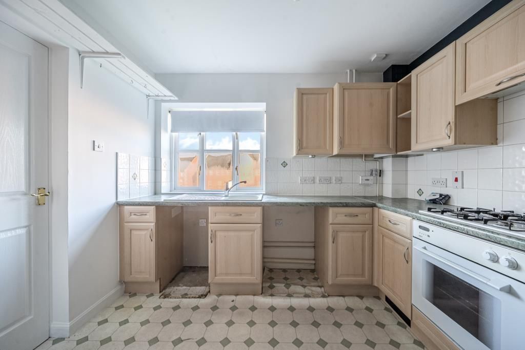 Property photo 3 of 10 Kitchen