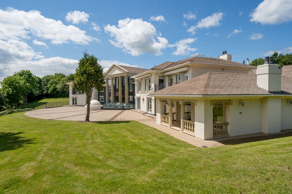 Property photo 1 of 29