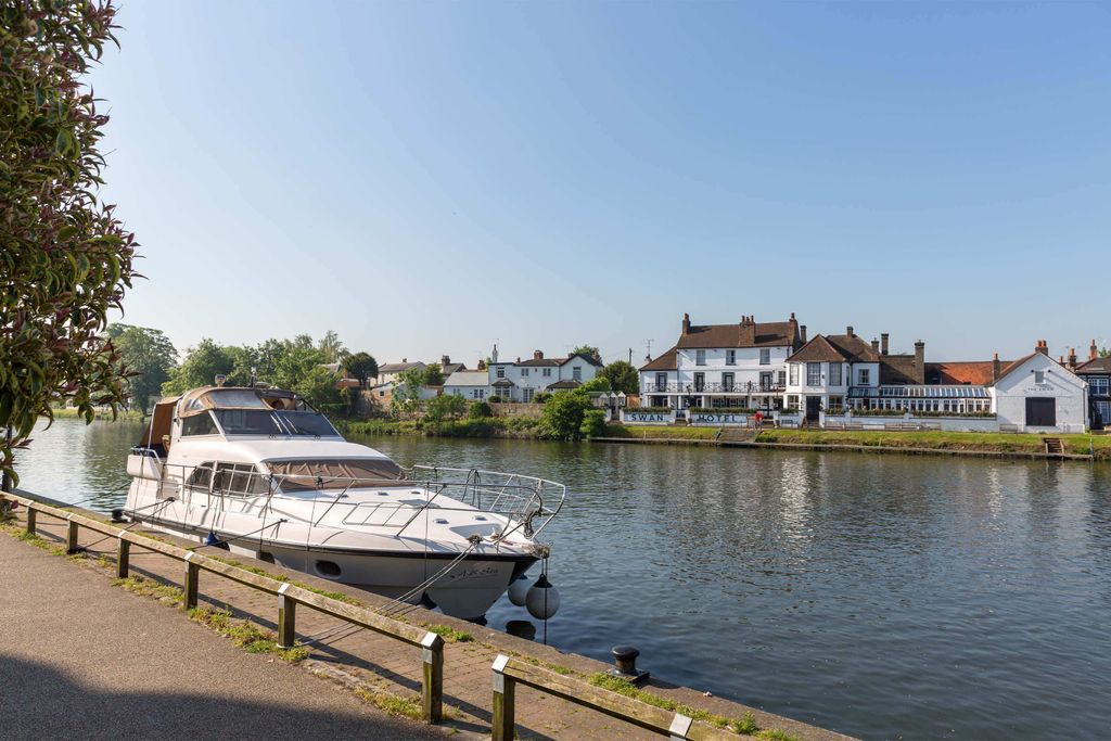 Property photo 3 of 24