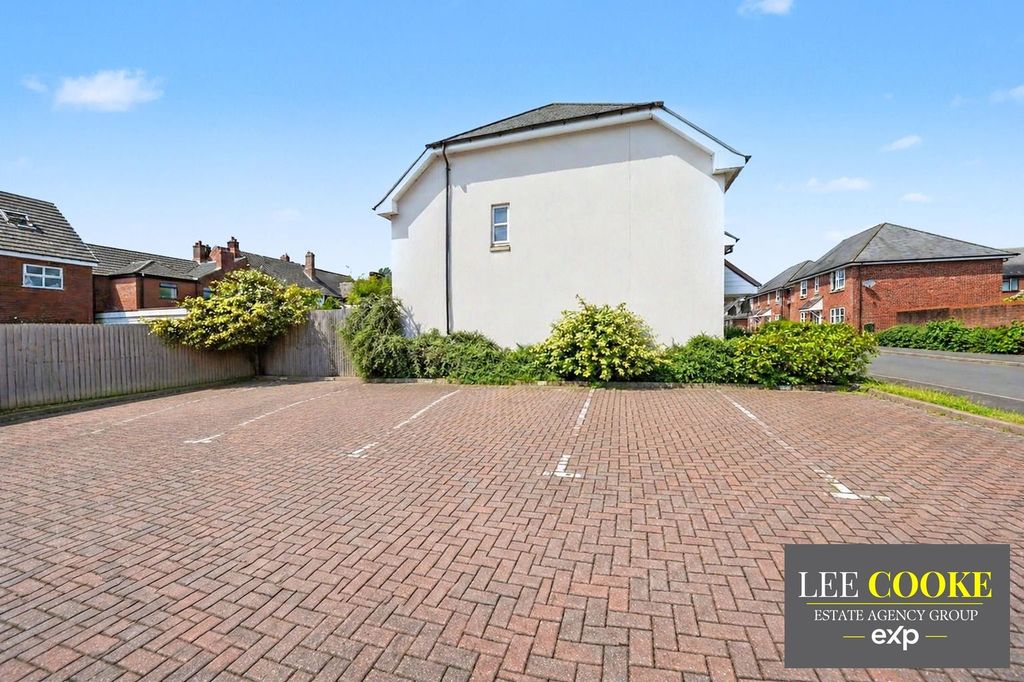 Property photo 2 of 31