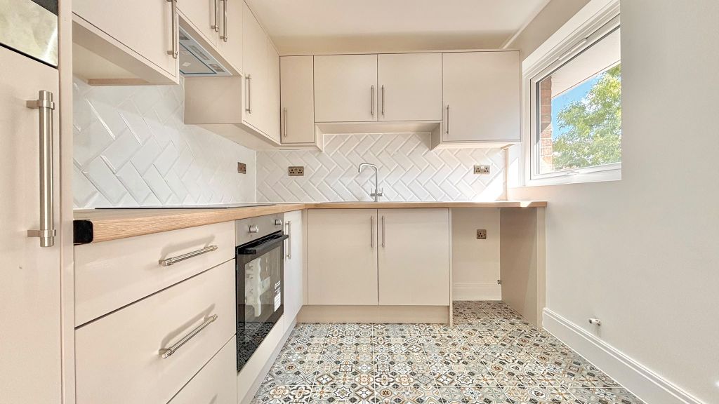Property photo 1 of 11 Kitchen