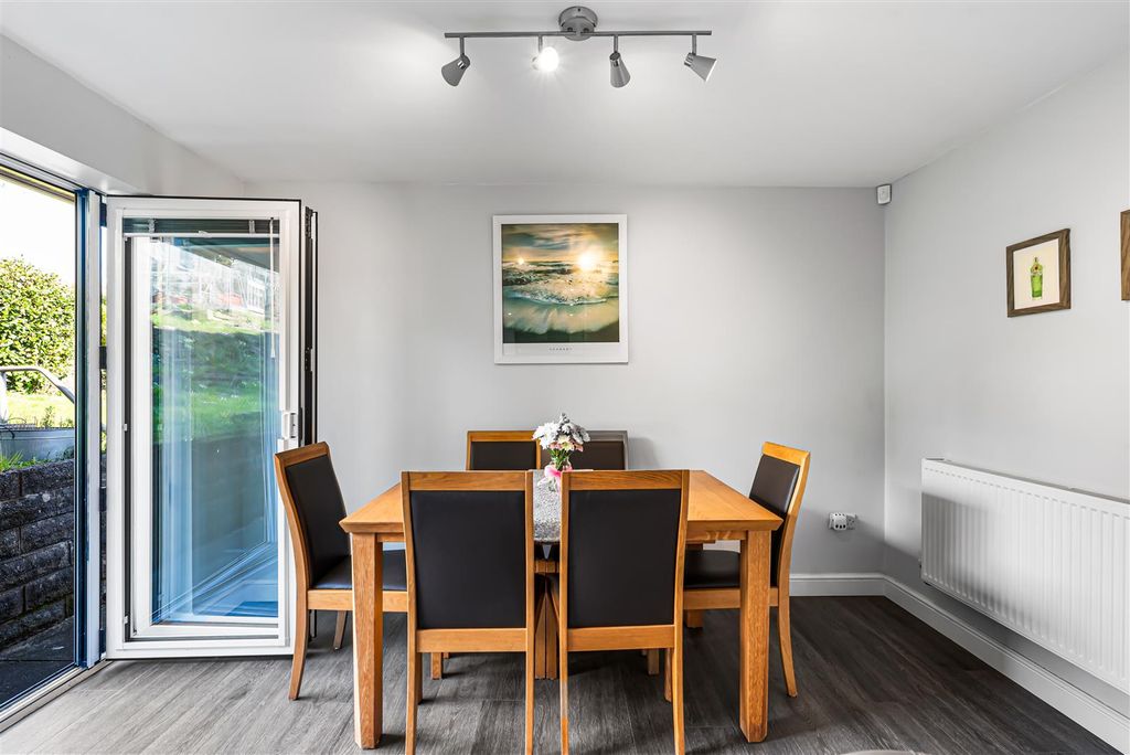 Property photo 3 of 25 Kitchen Diner