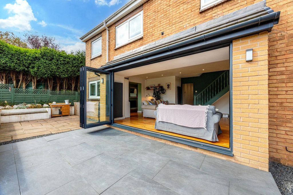 Property photo 2 of 34