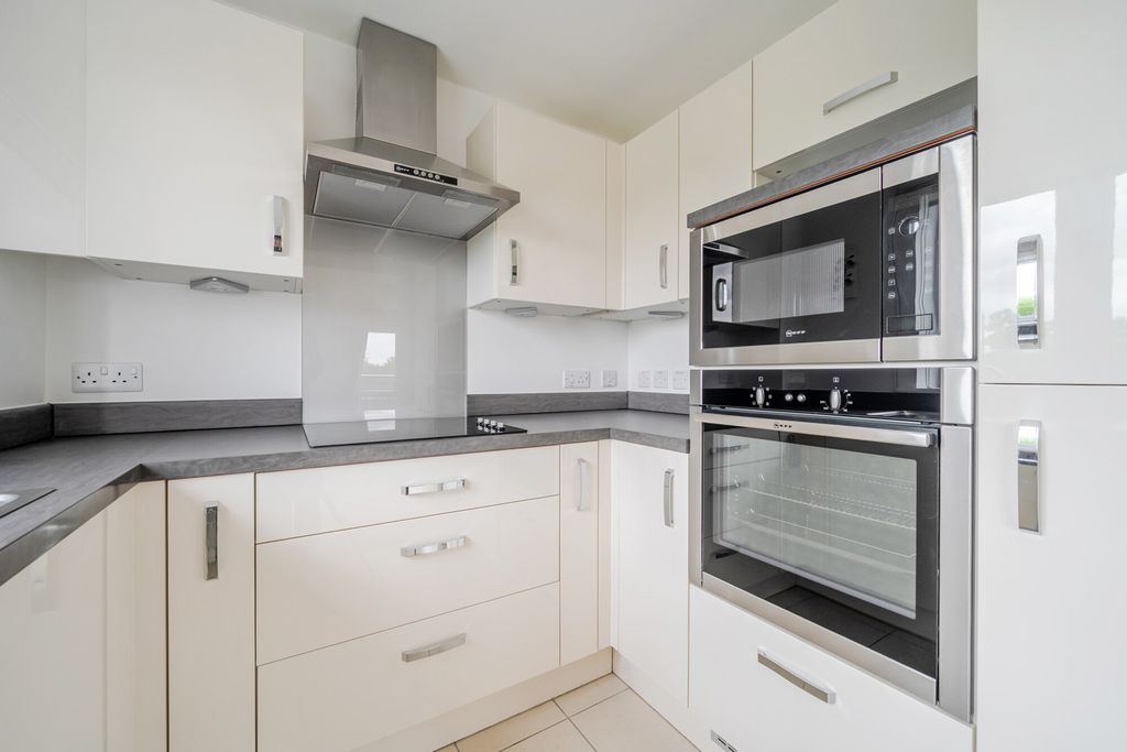 Property photo 2 of 20 1448363-8-69E77d2...