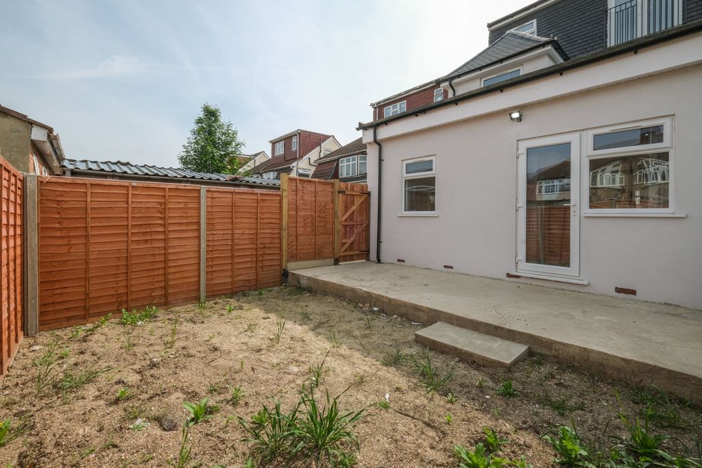 Property photo 3 of 33