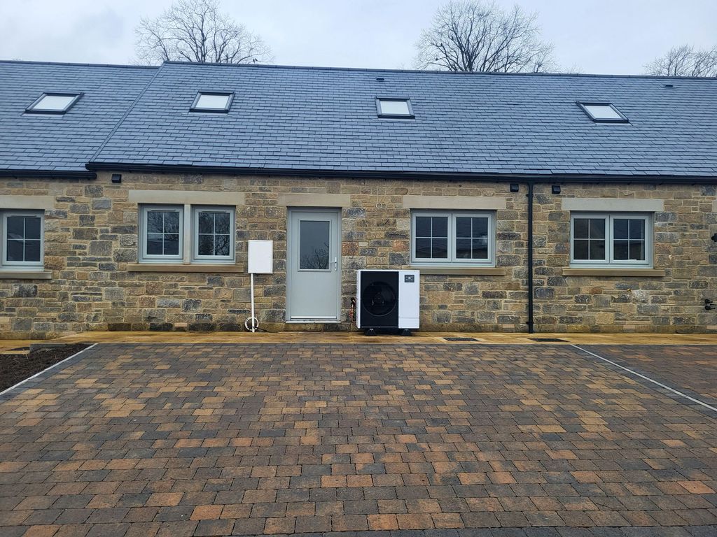 Property photo 1 of 2