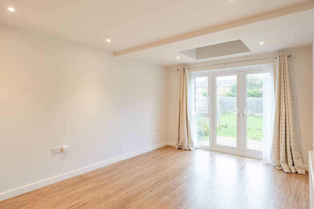 Property photo 3 of 9 Reception