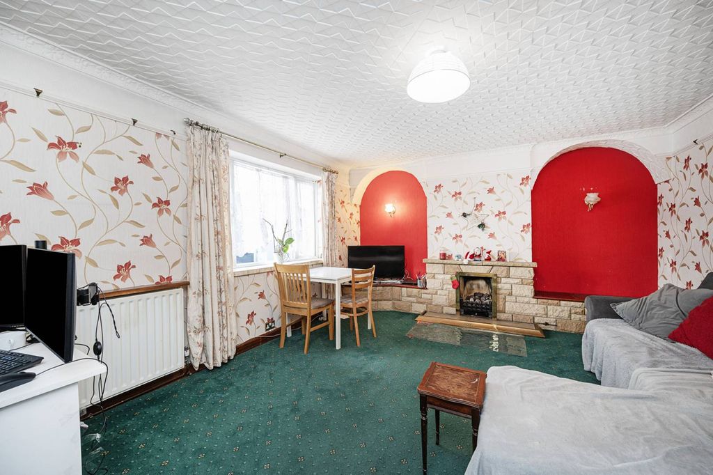 Property photo 3 of 5