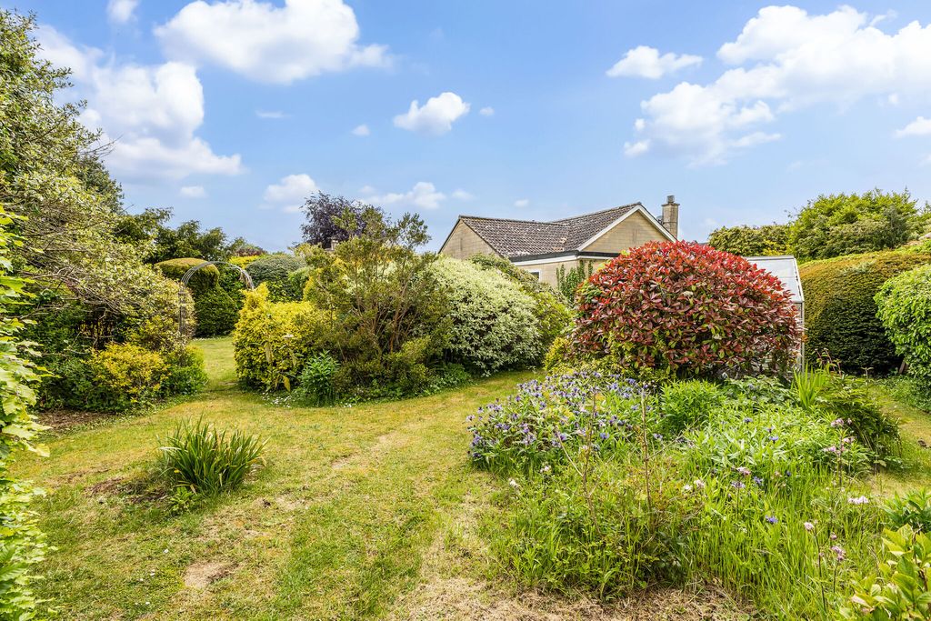 Property photo 2 of 11 Garden