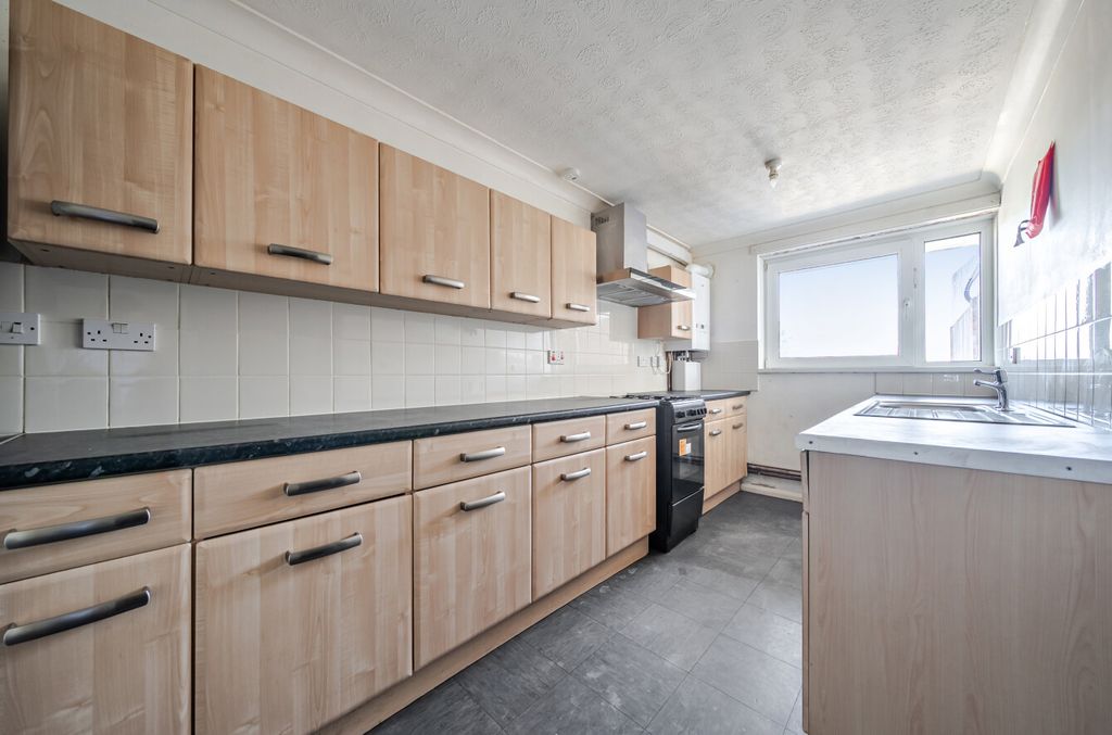 Property photo 2 of 12 1480508-4-6A3E7B9...