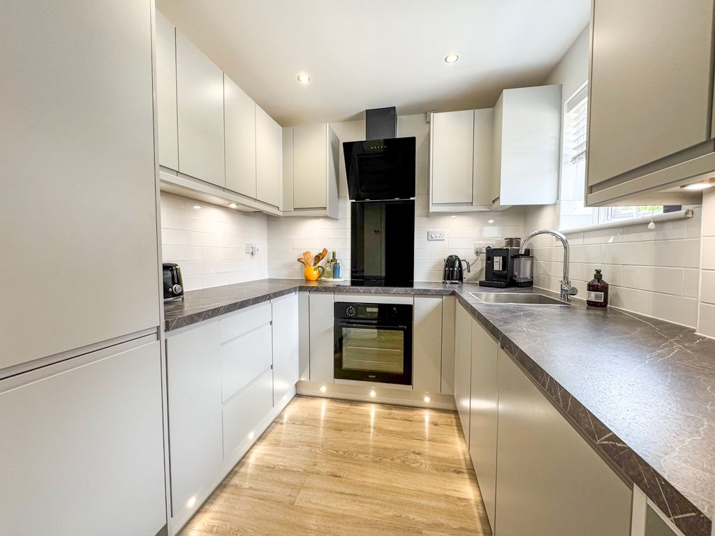 Property photo 2 of 20 Kitchen