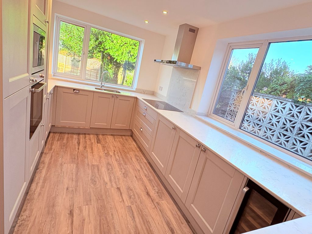 Property photo 2 of 19 Kitchen