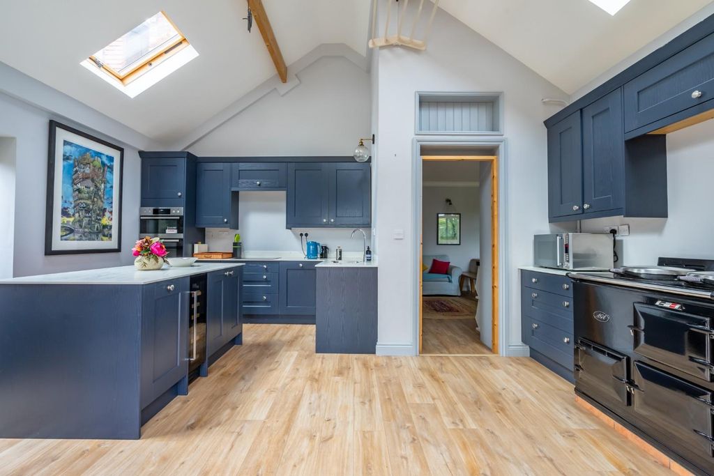 Property photo 3 of 16 M5