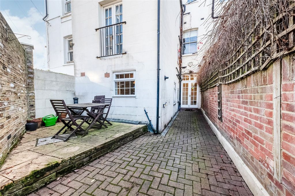 Property photo 2 of 7