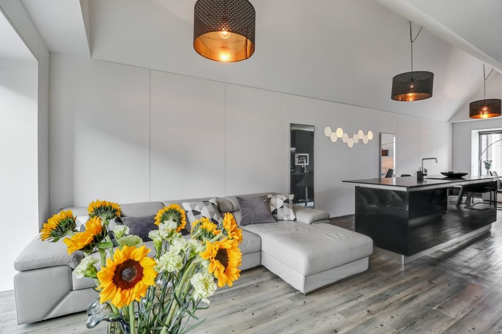 Property photo 3 of 17 Img_3709