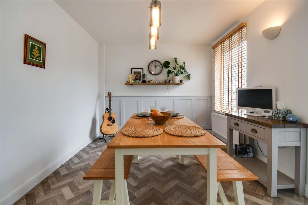 Property photo 3 of 11 Dining Room