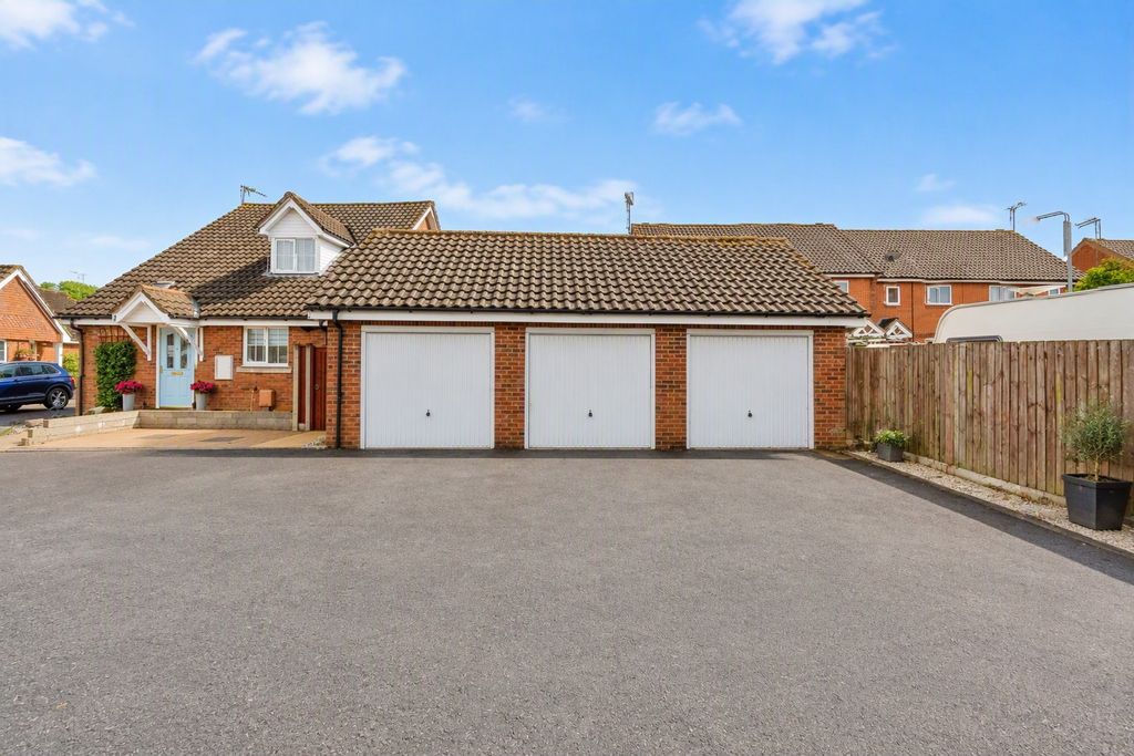 Property photo 2 of 23