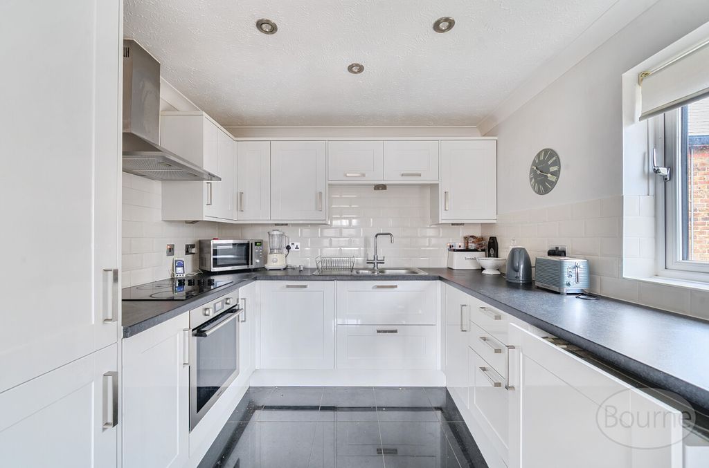 Property photo 2 of 10 d49Be48F-3599-46d...