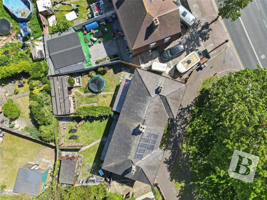 Additional image 16 of 4 bed semi-detached house for saleWood Lane, Dagenham RM8