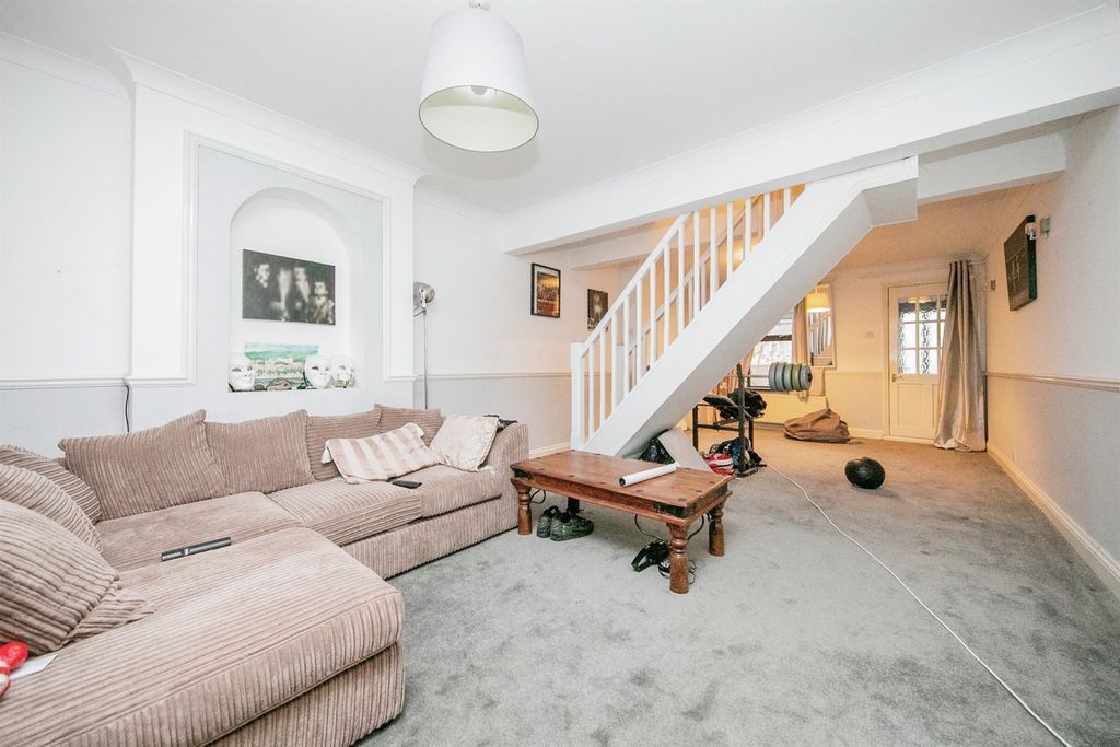 Property photo 2 of 11