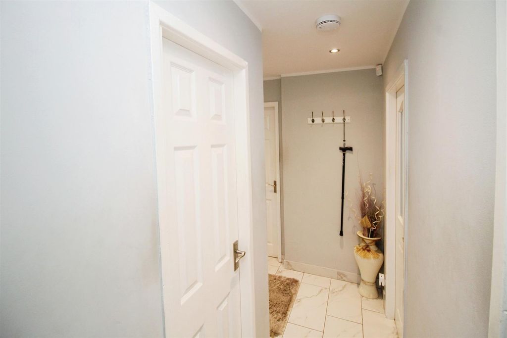 Property photo 2 of 25 Hallway