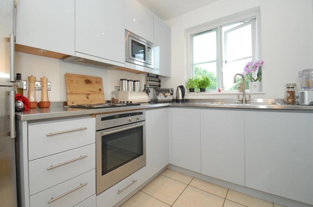 Property photo 2 of 4 Kitchen