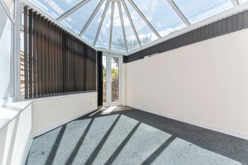 Property photo 2 of 11 Pbox-Img.Jpg
