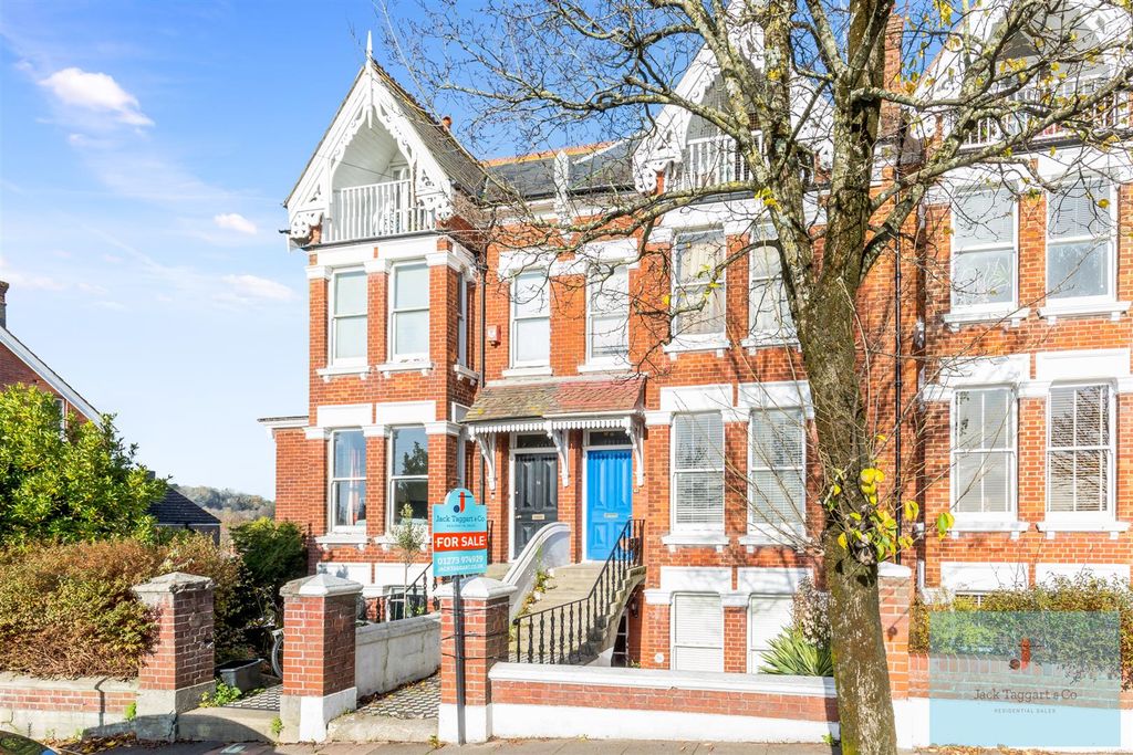 Property photo 1 of 10