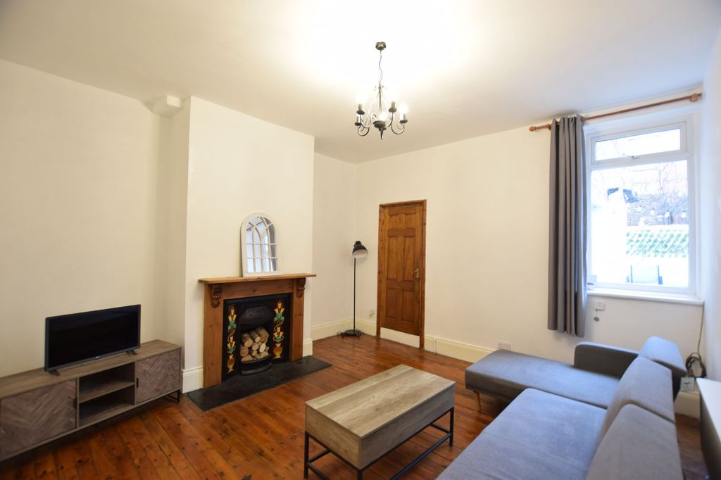 Property photo 3 of 9 Living Room