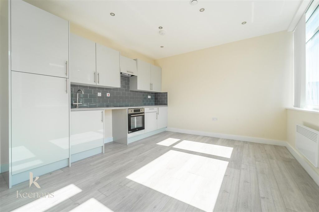 Property photo 3 of 27