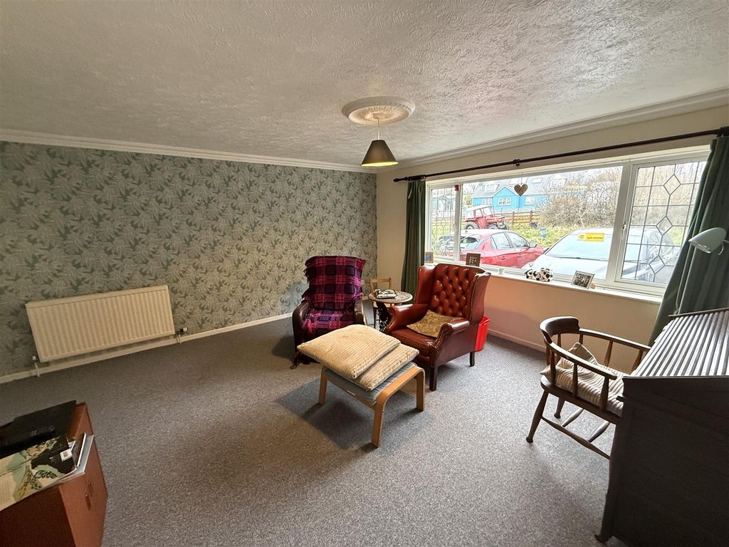 Property photo 3 of 24 Living Room