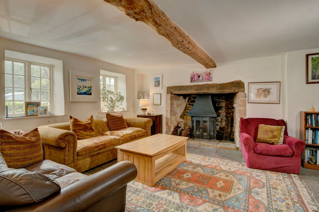 Property photo 3 of 37 Sitting Room