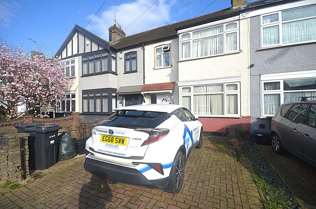 Property photo 1 of 10 Three Bedroom Terraced House To Rent Craven Gardens, Ilford Ig6