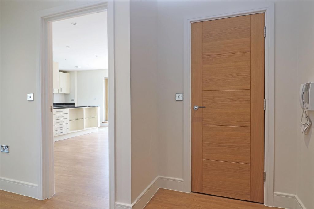 Additional image 18 of 2 bed flat for saleLondon Road, East Grinstead RH19