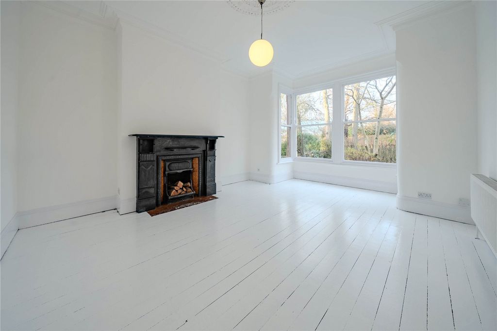 Property photo 2 of 18 Picture No. 16