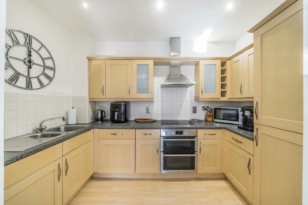 Property photo 2 of 6