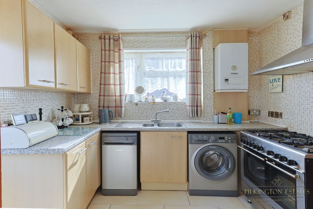 Property photo 2 of 11 4529802