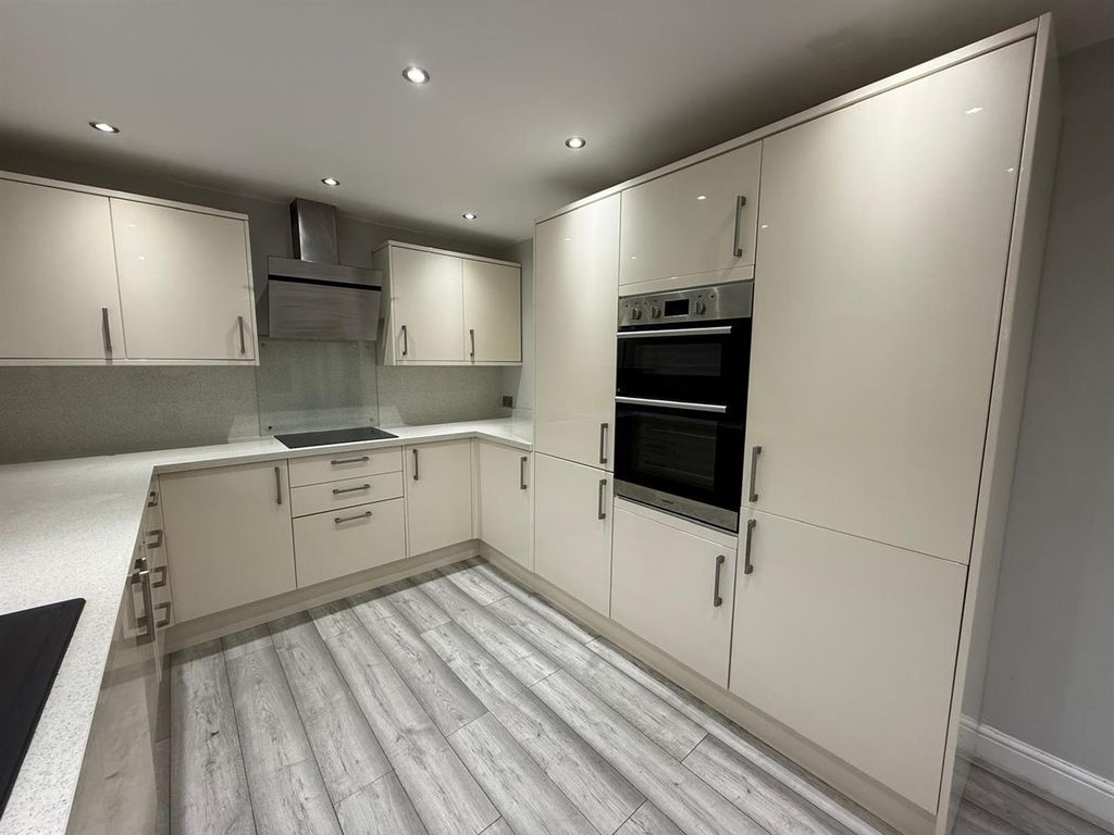 Property photo 1 of 13 Oak Kitch.Jpeg