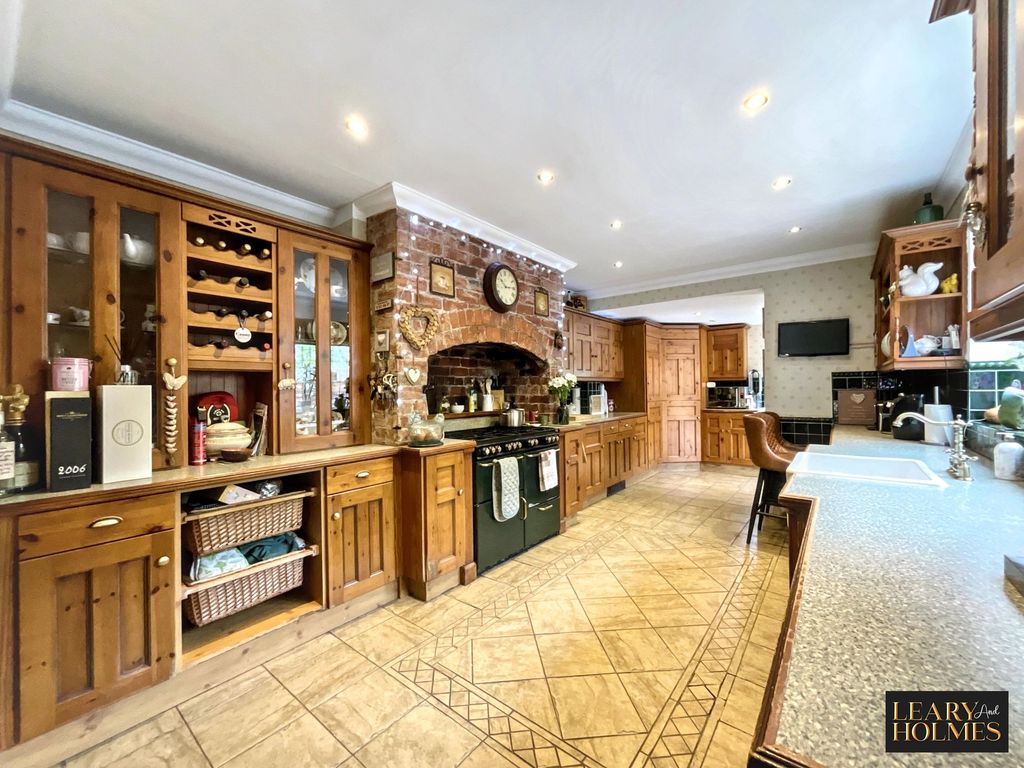 Property photo 2 of 32