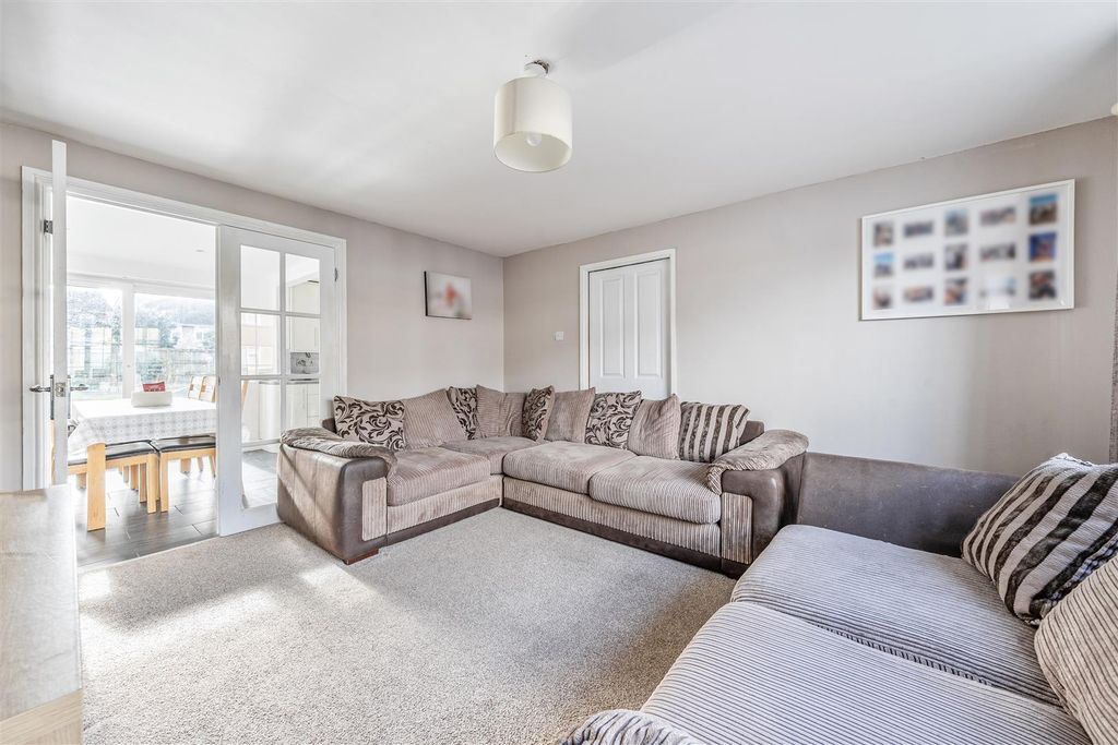 Property photo 3 of 22 1414493-7-698F17834Edb2.Jpg