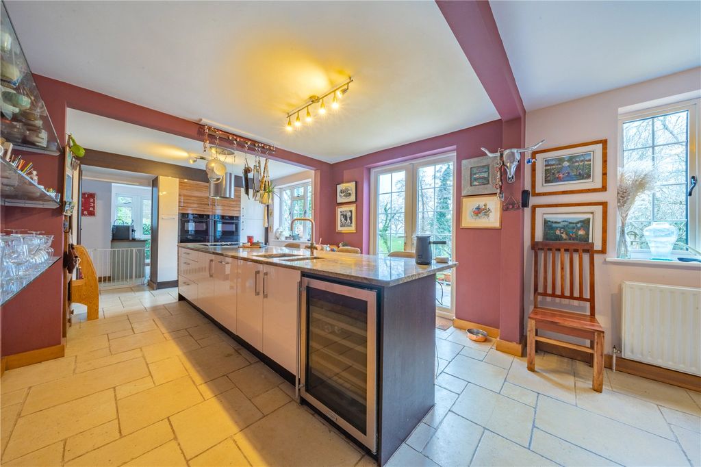 Property photo 3 of 43 Picture No. 01