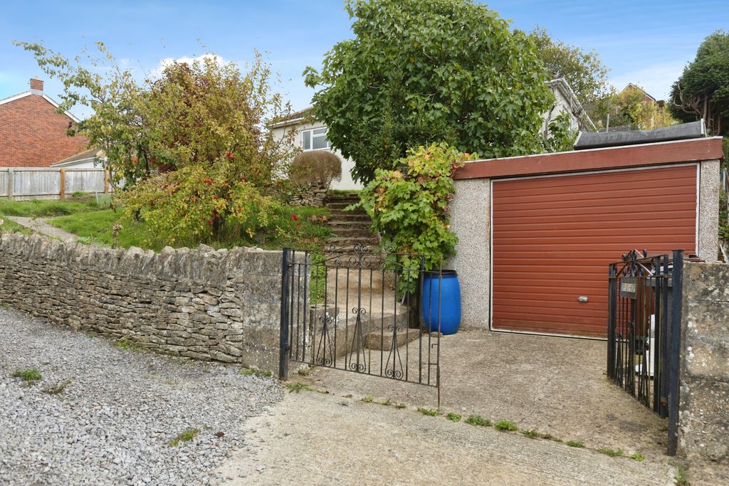 Property photo 1 of 16 Large Garage